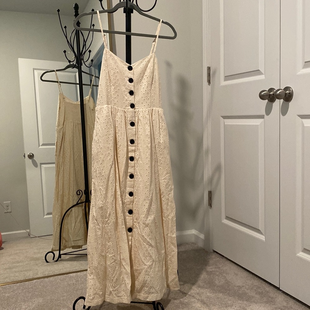 Cream eyelet women’s spaghetti strap midi dress. Size S. Urban Outfitters
